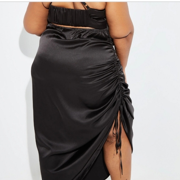 Stunning Satin slip cowl neck black dress. Adjustable straps. Size 22/24 - Picture 5 of 6